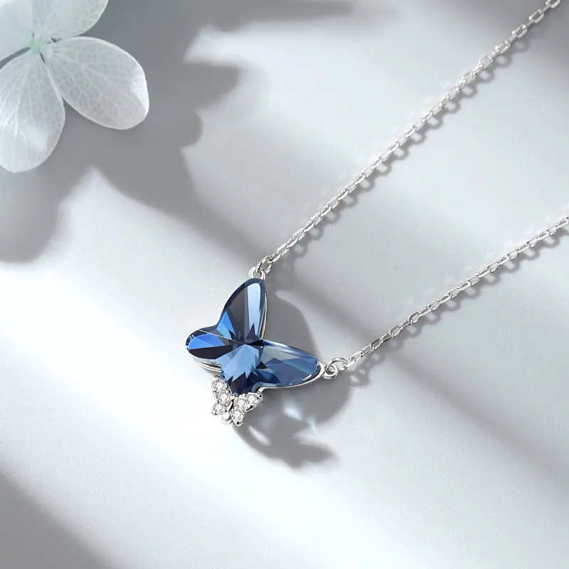 Encanto de Mariposa Azul: Collar de Cristal en Plata S925