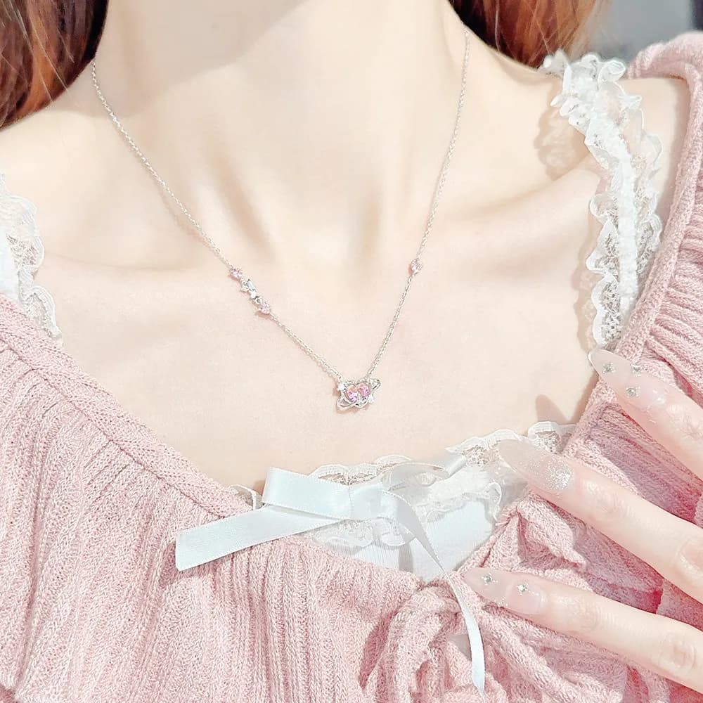 Brillo del Corazón: Collar de Circonitas Rosas en Plata 925 Estilo Romántico