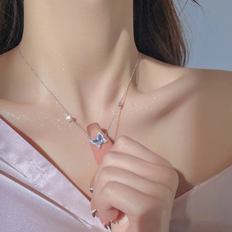 Alma de Mariposa" – Belleza Ligera en Azul Hielo y Plata